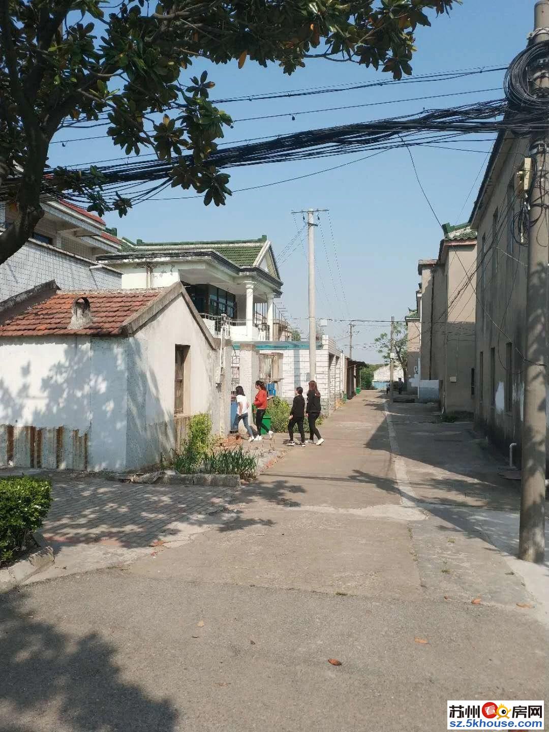 西庄村两层300平独门独院 路边进出门方便 可进车可放货