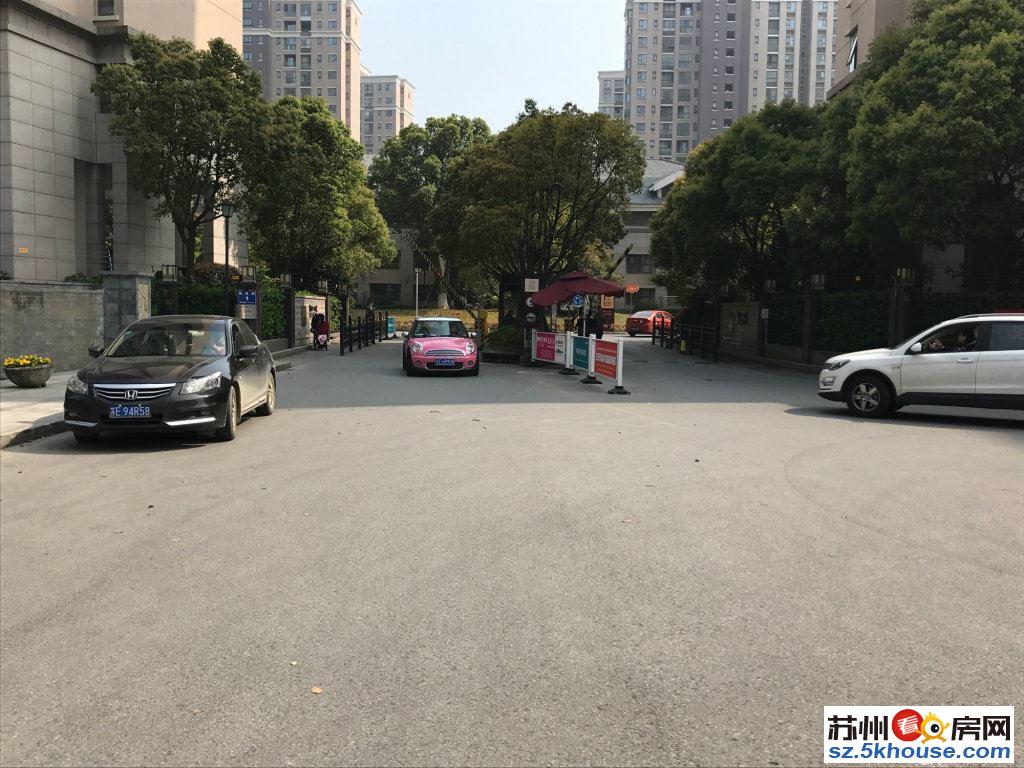 海德公园精装3房房东住了不到半年现置换诚意出售