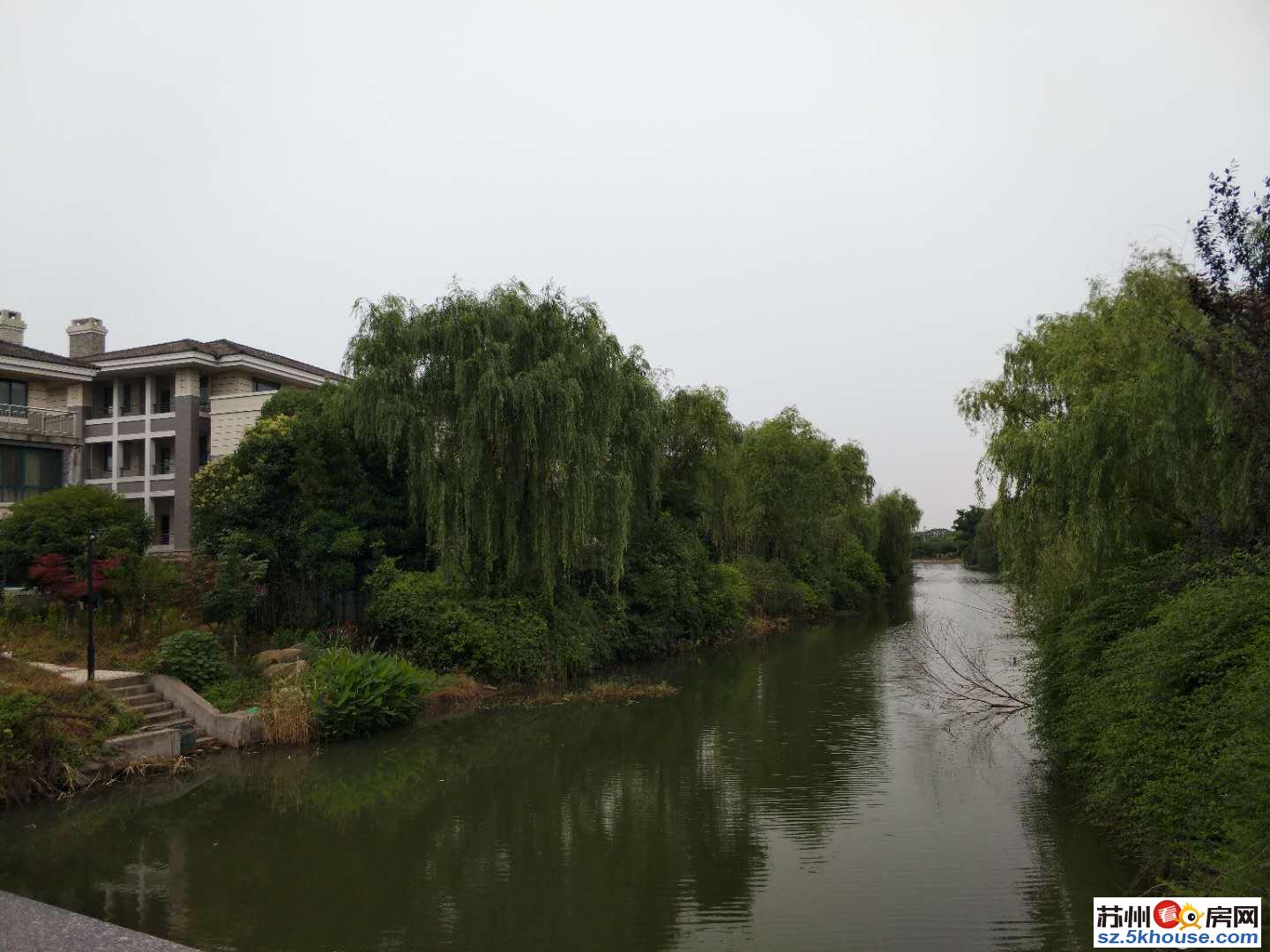 领岛别墅 湖景传世珍藏 环境优美 带花园产证满两年 赶紧抓