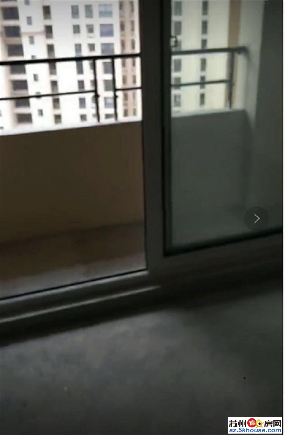 中南锦苑120送60平 毛坯跃层 中间楼层 送双车位 有钥匙