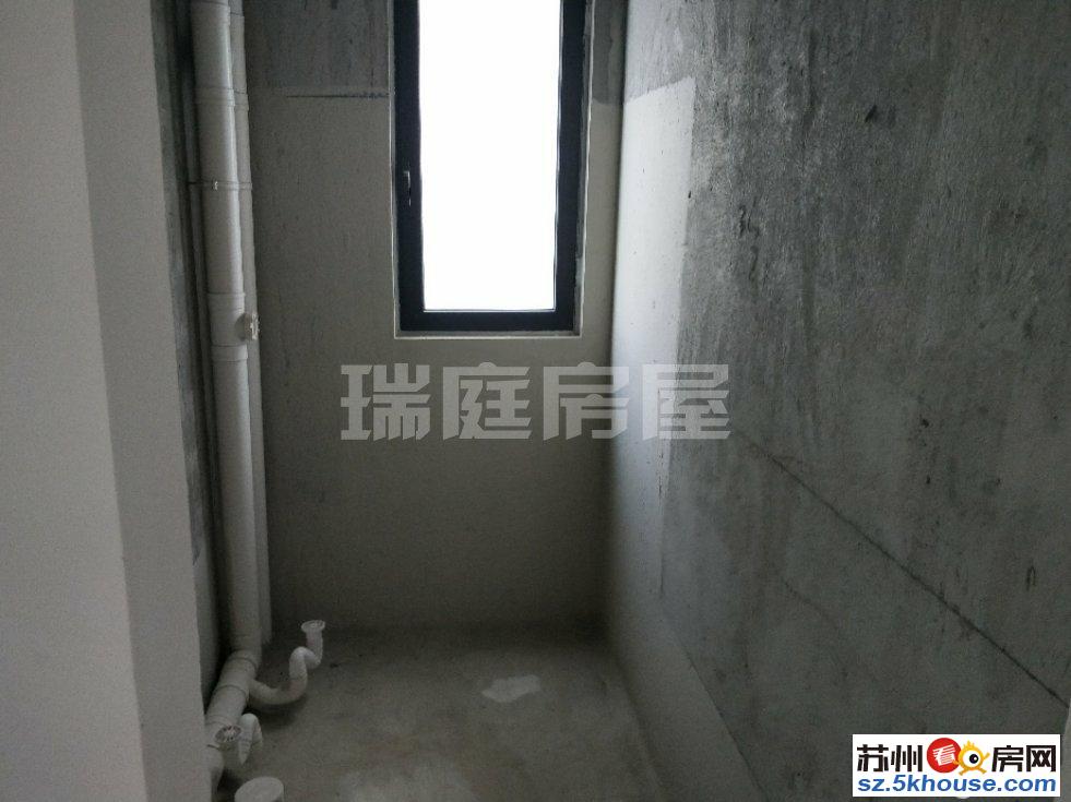 金枫路地铁口品质小区合景领峰 毛坯大四房 中间楼层 价格醉低