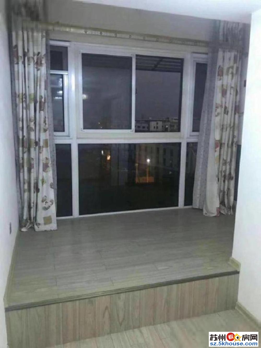 漕湖之星苏州洼地项目均价8000的复式公寓5.2米挑高