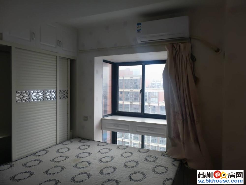 珠江首 府公寓 实拍照片紧邻大润发 大运城 东门町有钥匙