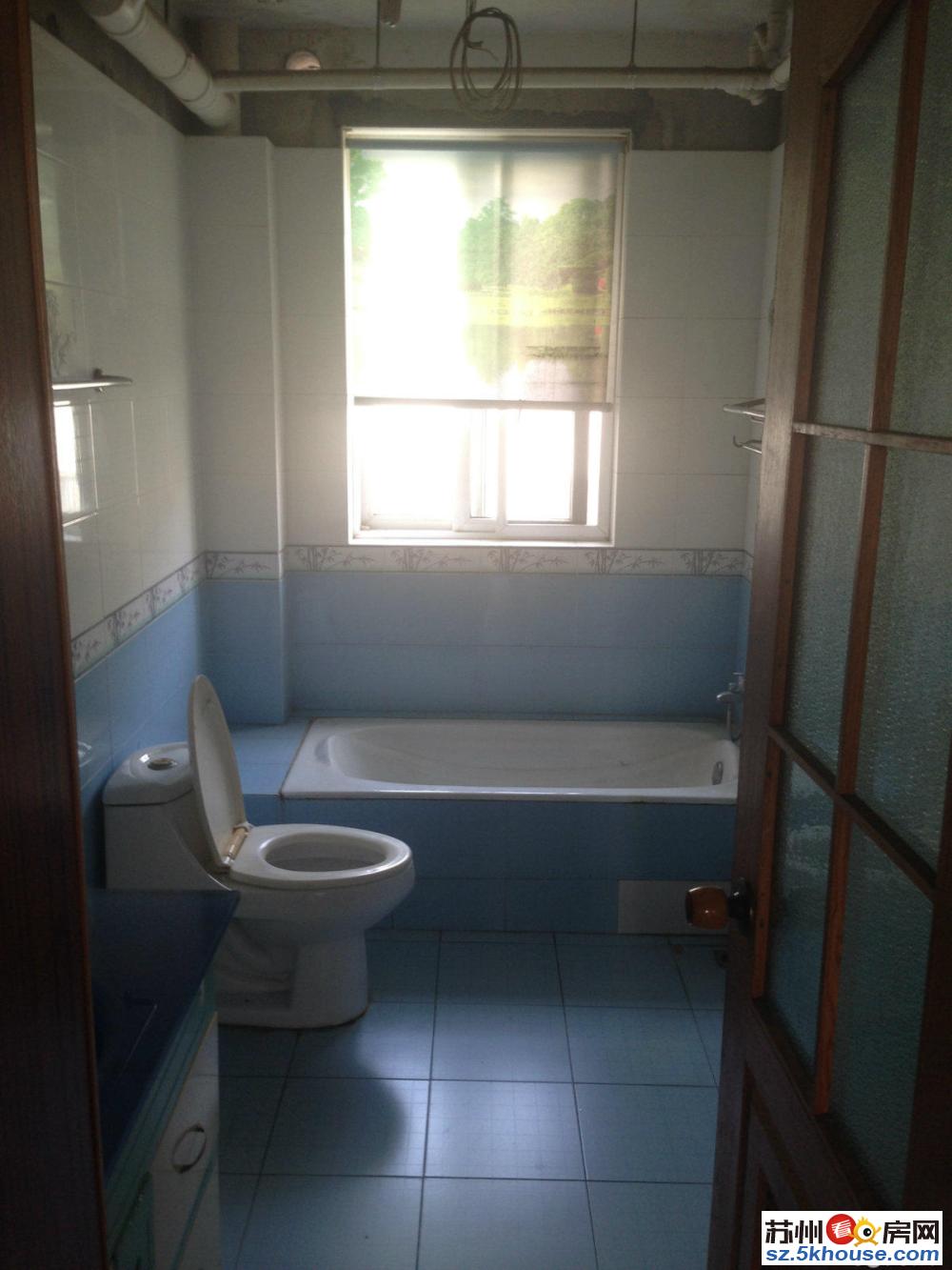 香山花园3室  简单装修 卫生间地砖 性价比高