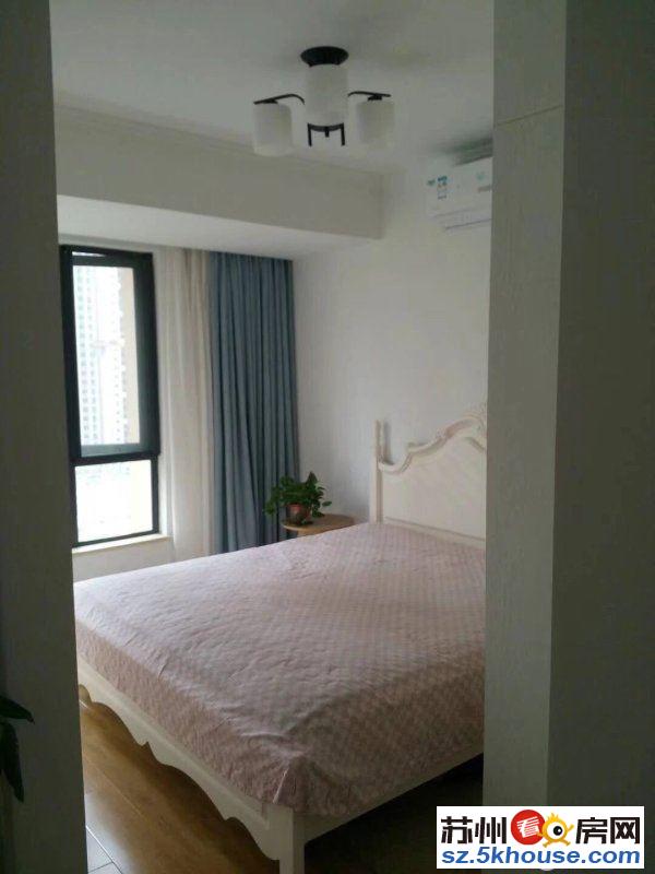 尹山湖地铁沿线出租高档公寓一室一厅家电齐全民用水电 拎包入住