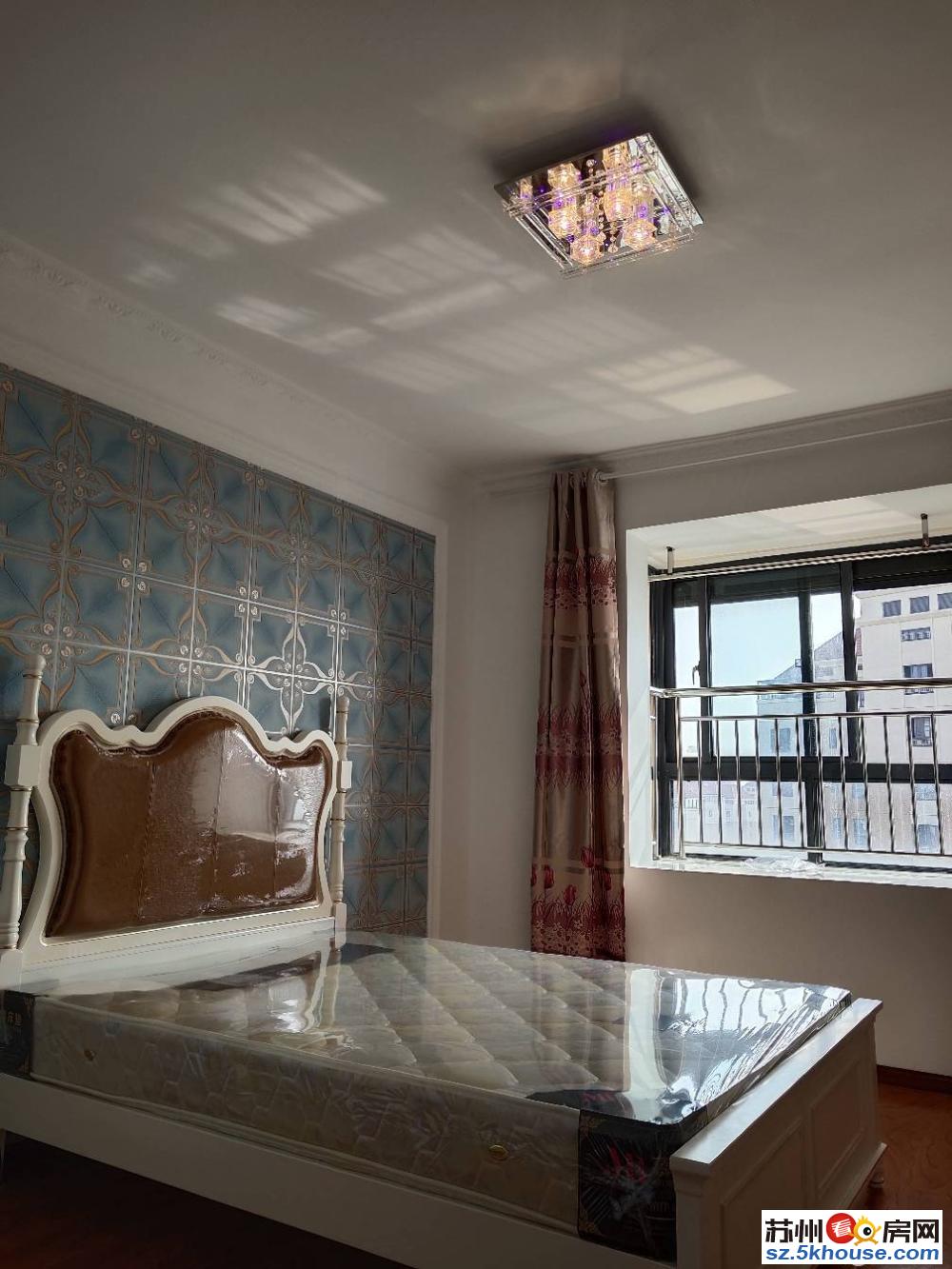 欧式古典风格  白领人群 东方文荟苑精装公寓 喜欢的看过来