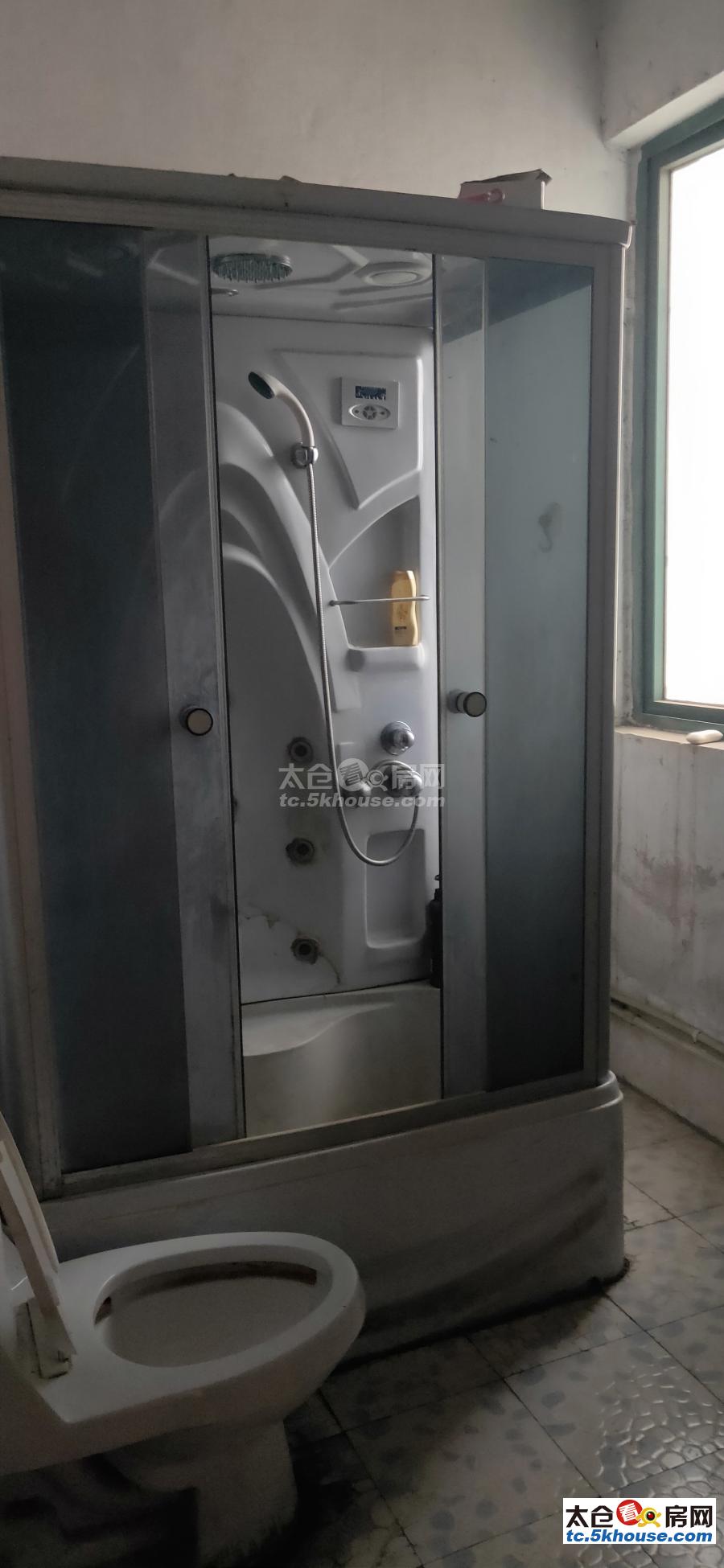 出租太仓鹿河江南花苑电梯空调两台热水器冰箱两房1500元/月
