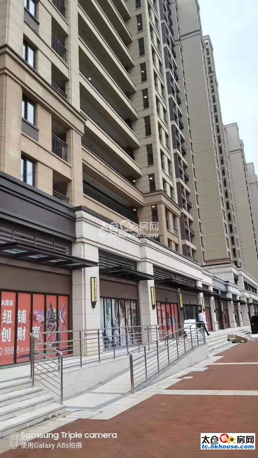 出售 高尔夫鑫城门面房 沿街纯底楼 42平 85万 的50年产权商铺