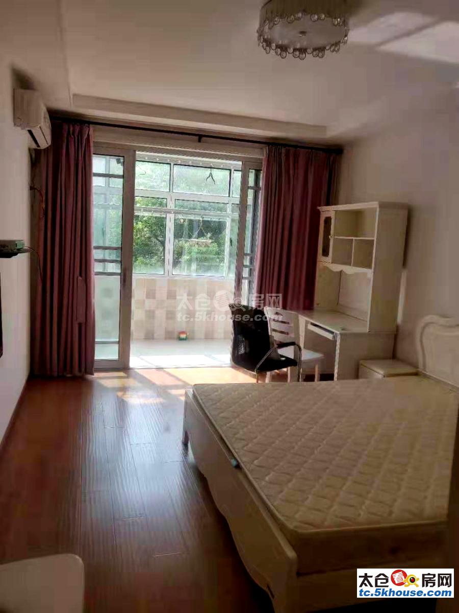 张江和园 235万 4室2厅2卫 精装修 的地段,住家舒适!
