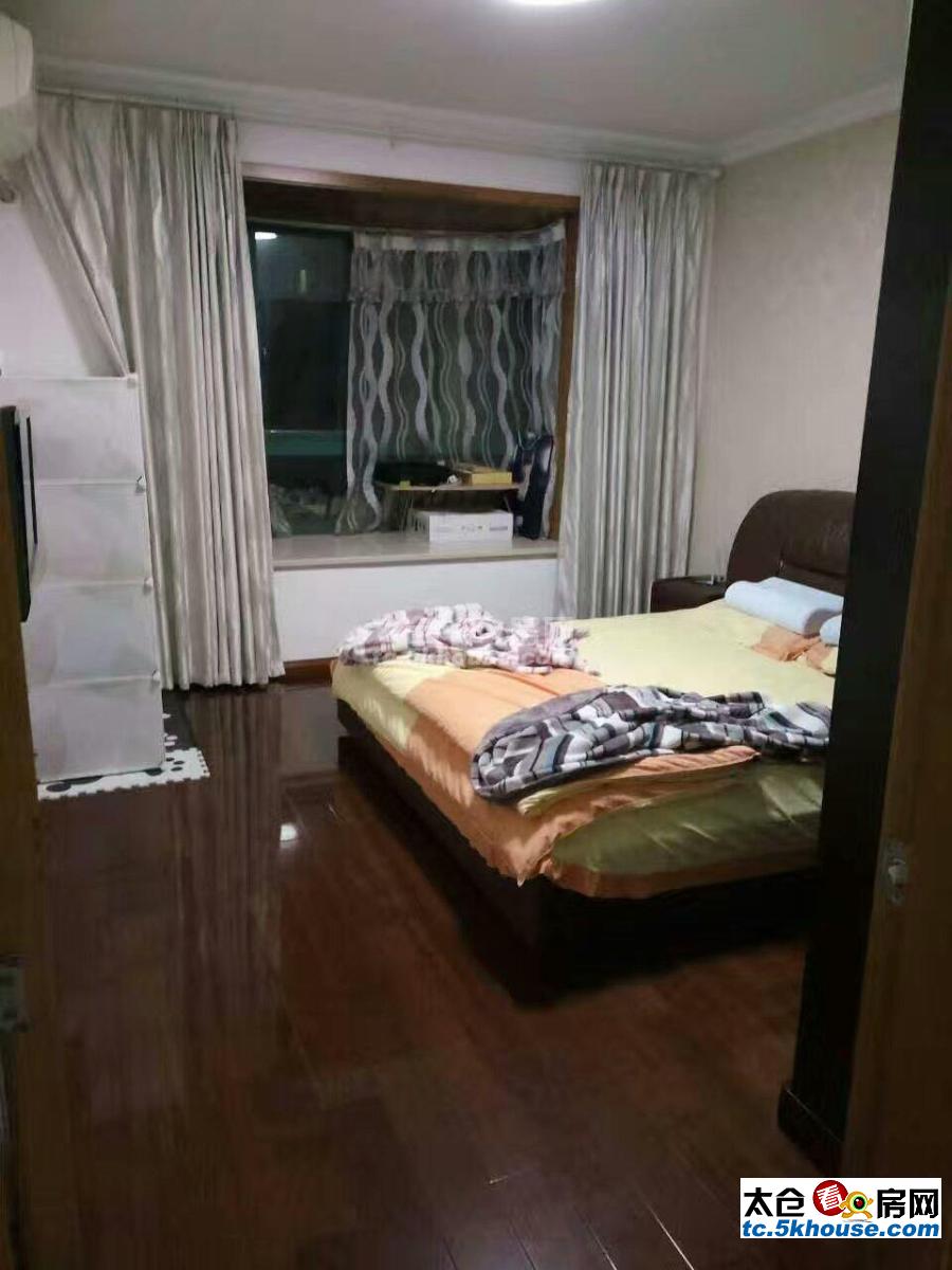 香花公寓 1800元/月 3室1厅1卫 精装修 ,环境幽静,居住舒适!