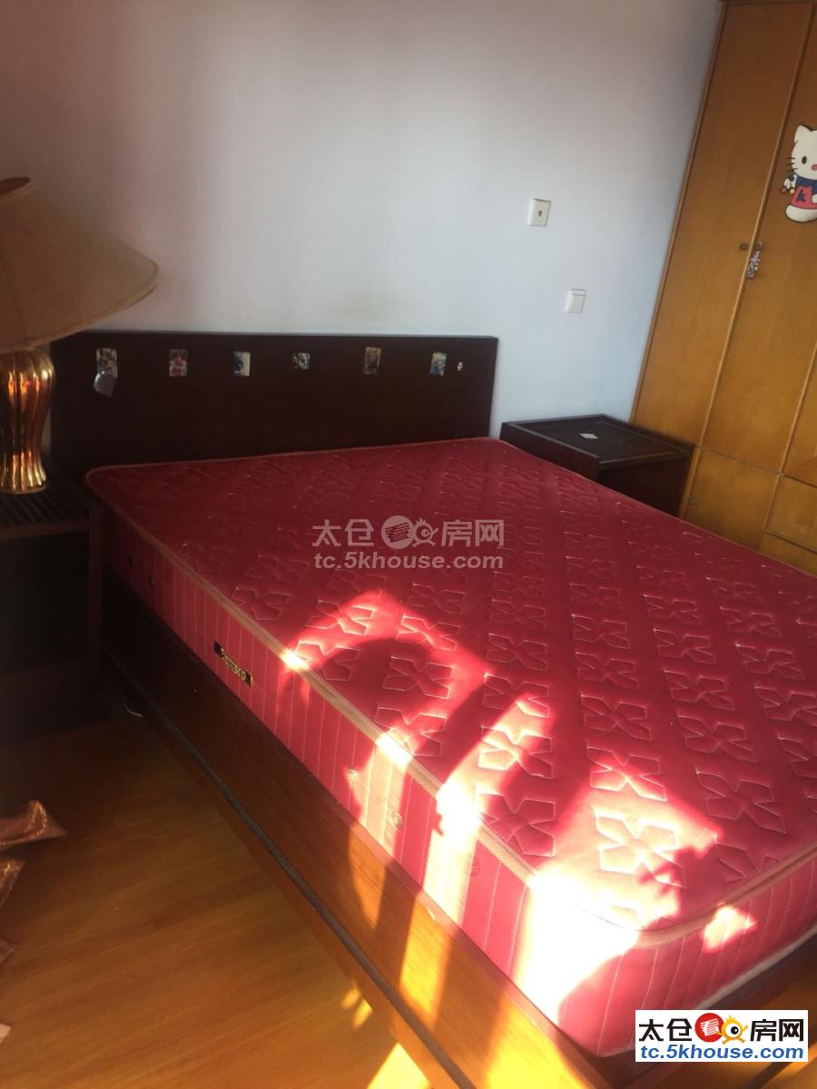 高成上海假日 1800元/月 2室2厅2卫 精装修 ,楼层好,有匙即看