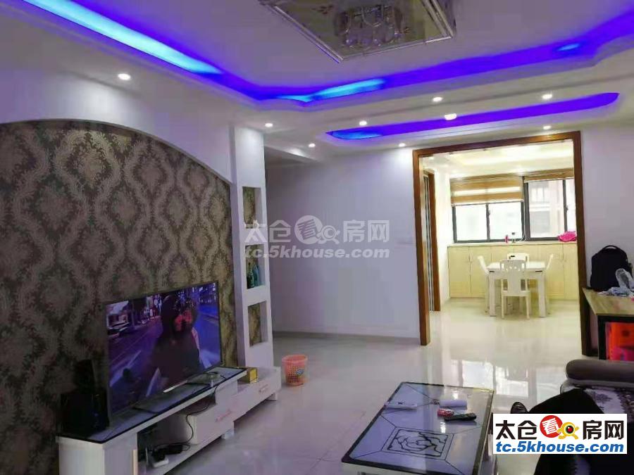 高成上海假日二期 2400元/月 2室2厅1卫 精装修 家电全齐