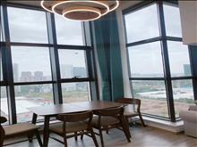 融合华景的公寓67.45平的,挑高4.5米精装修带空调拎包入住。
