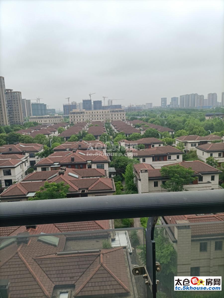上海公馆三期 499万 5室2厅3卫 毛坯 ,送车位一个  储藏室约20平一个   满2年