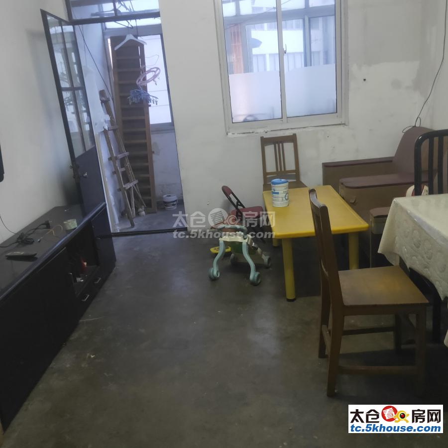 上海西路小区 1400元/月 ,2室1厅1卫 简单装修 ,2楼急租有钥匙