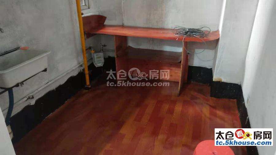 的地段,可直接入住,高成上海假日 2100元/月 1室1厅1卫,1室1厅1卫 简单装修