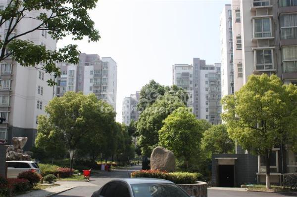 上海花园2室精装修房子出租2200一月包物业