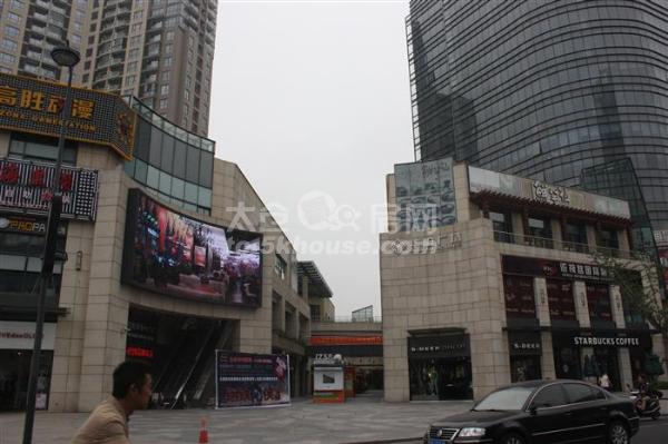 华旭公寓50平米,精装房东人在上海来回不方便拎包即住急租