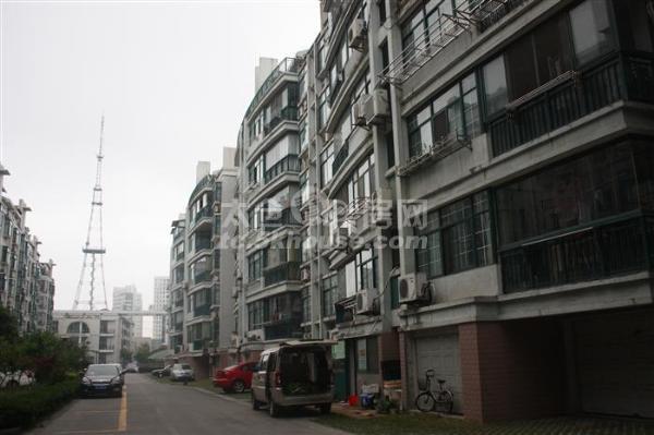 华侨公寓 238万 3室2厅2卫 精装修 业主急售, 高性价比!