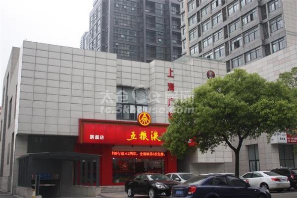 岀租上海广场58平方1房中间层精装全套有天燃气1900元包物业