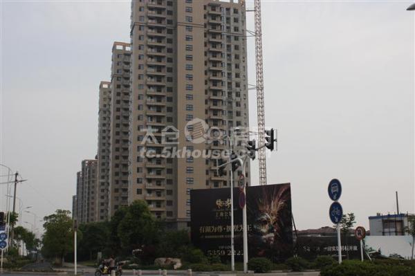 上海公馆257平位置好楼层带车位一个,460万 毛坯