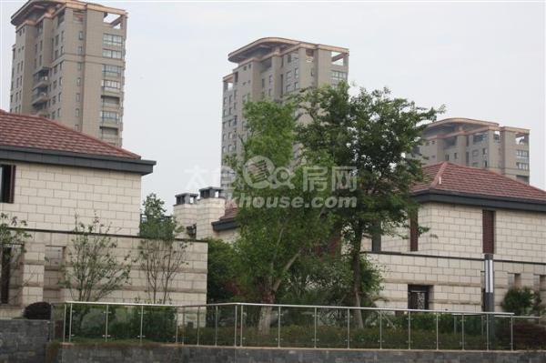 出售 上海公馆二期 340万有汽车位和储藏室 3室2厅2卫 毛坯 超低价