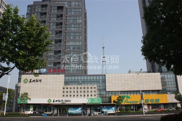 市上海国际广场 1800元/月 1室2厅2卫 精装修 ,家具电器齐全