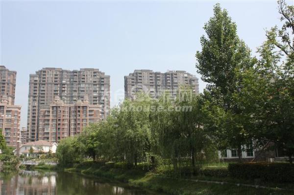 高成上海假日 160万 3室2厅2卫 毛坯 ,难找的好房子