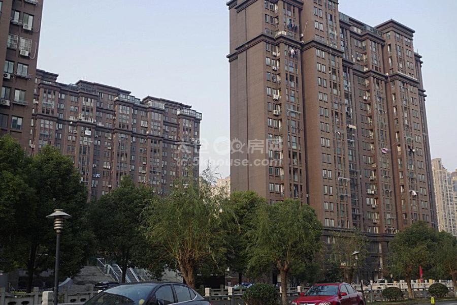 适合自住,华源上海城三期 220万 3室2厅2卫 精装修