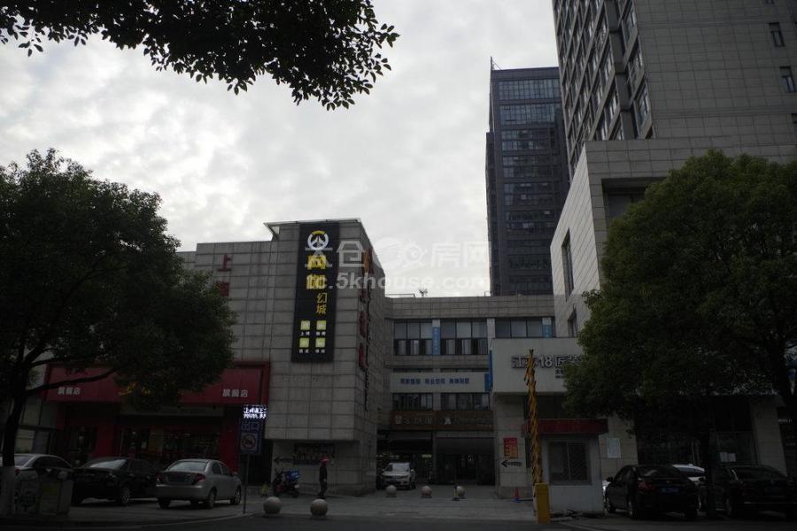 上海广场精装公寓1800月,拎包入住