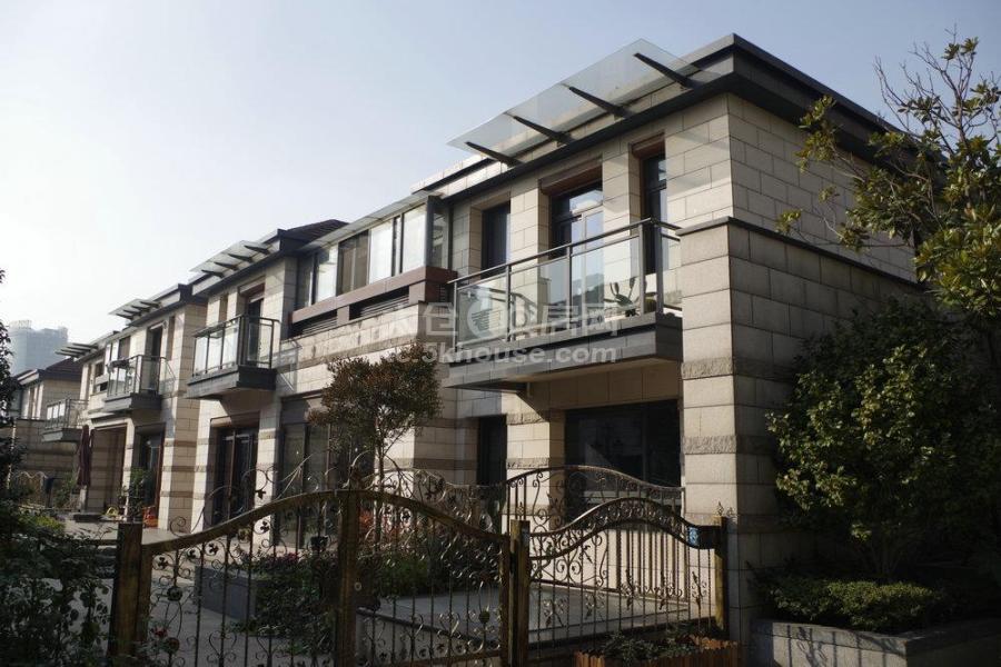上海公馆独体精装修拎包入住 满2年 带80平院子