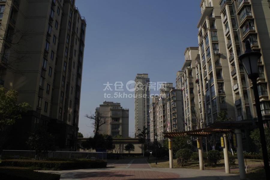 上上海花城 100万 3室2厅2卫 精装修 ,阳光充足,治安全面!