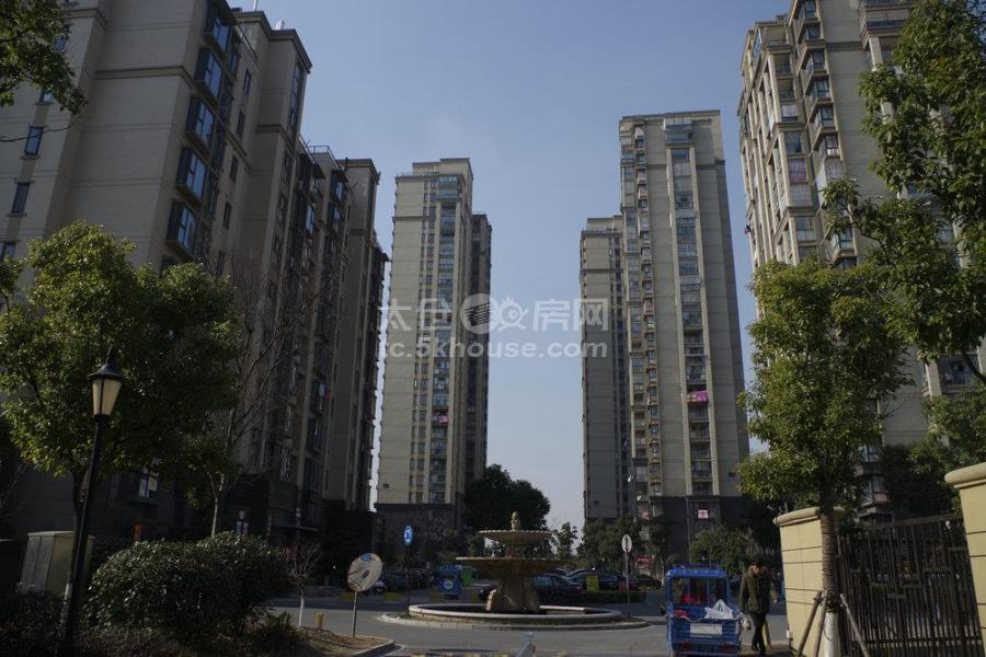 上上海花城 100万 3室2厅2卫 精装修 ,阳光充足,治安全面!