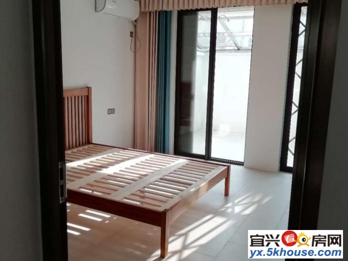 东虹新村,1楼带院子,有阳光房,两个卫生间,首次出租