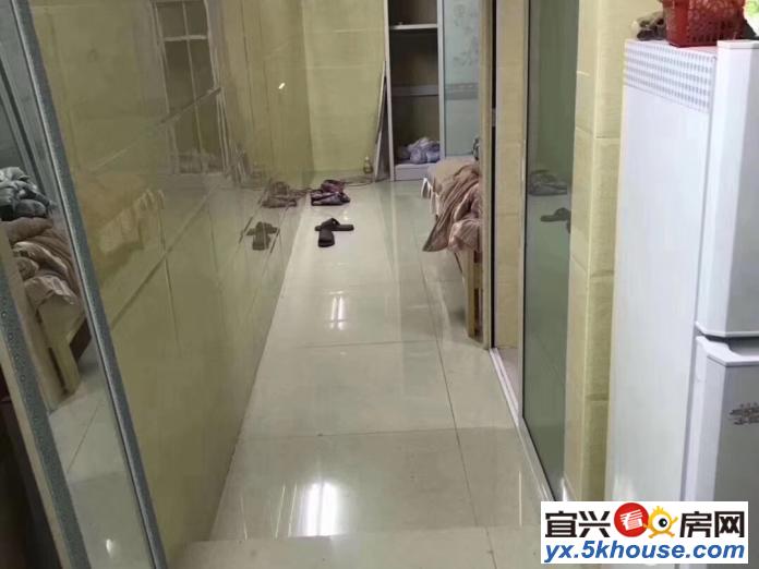 荆溪人家朝南车库 精装700一个月