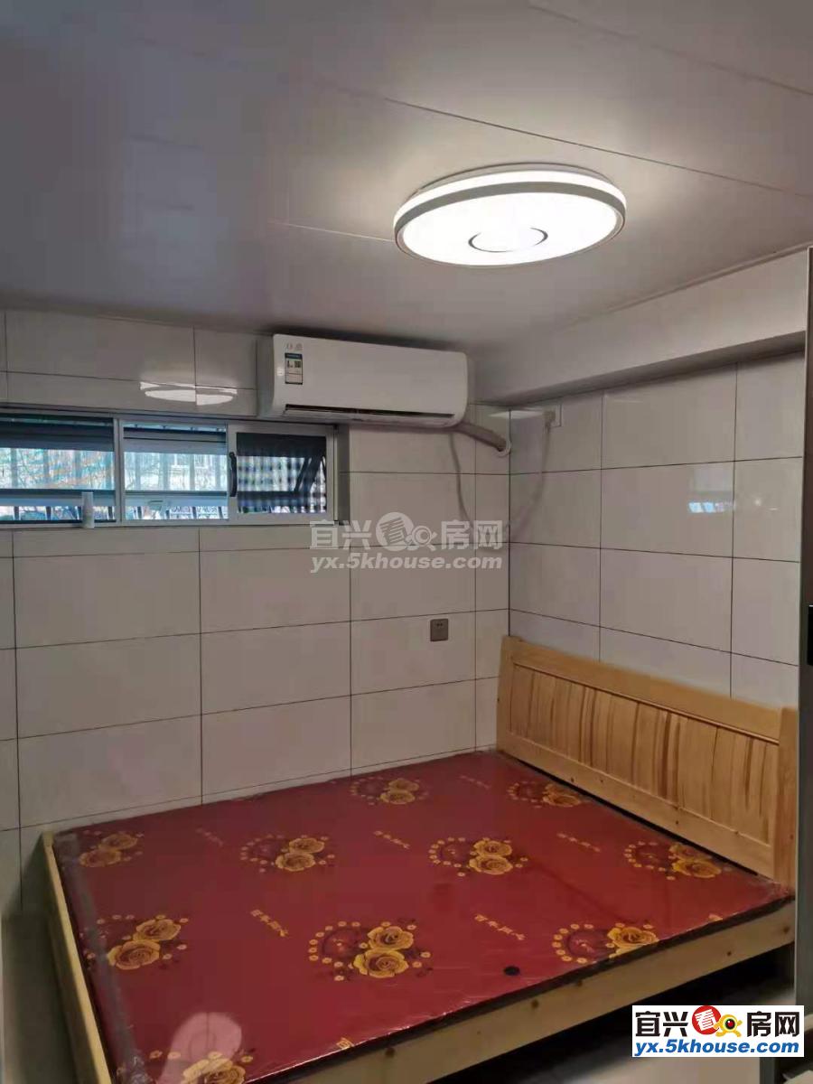 富康东区内车库,精装,设施齐全,冰箱,洗衣机都有,800元一月