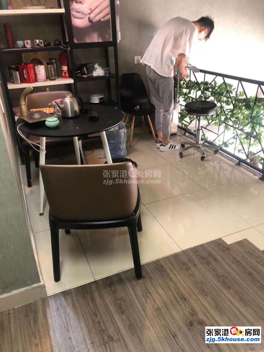 城南吾悦广场精品商铺,送阁楼共三层满两年仅178万包过户,仅此一套,急卖