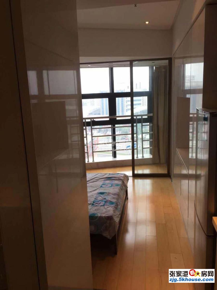 缇香广场 34平方  精装  2万一年  8楼 公寓房