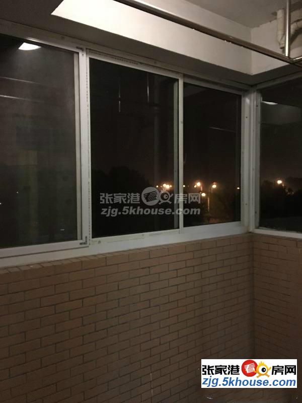 四季花园 2000元/月 1室1厅1卫 精装修 小区安静,低价出租