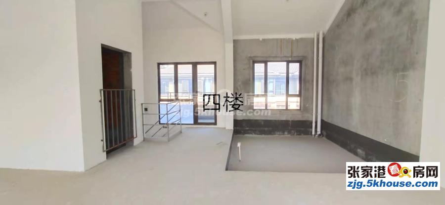 传麒湾联排别墅 位置好 420平+超大汽车库 新空房 满2年 850万