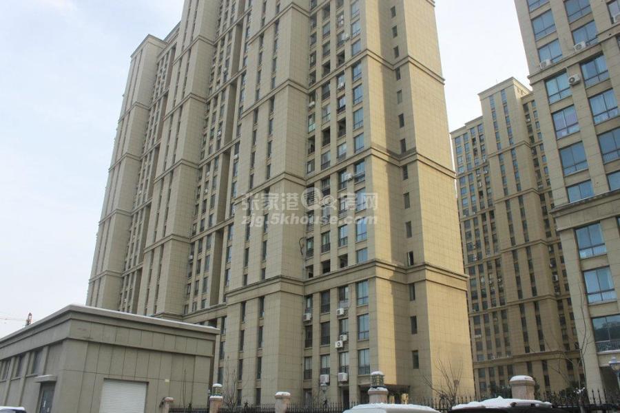 东方新天地 公寓房 13楼 72平 精装修 报价25000/年